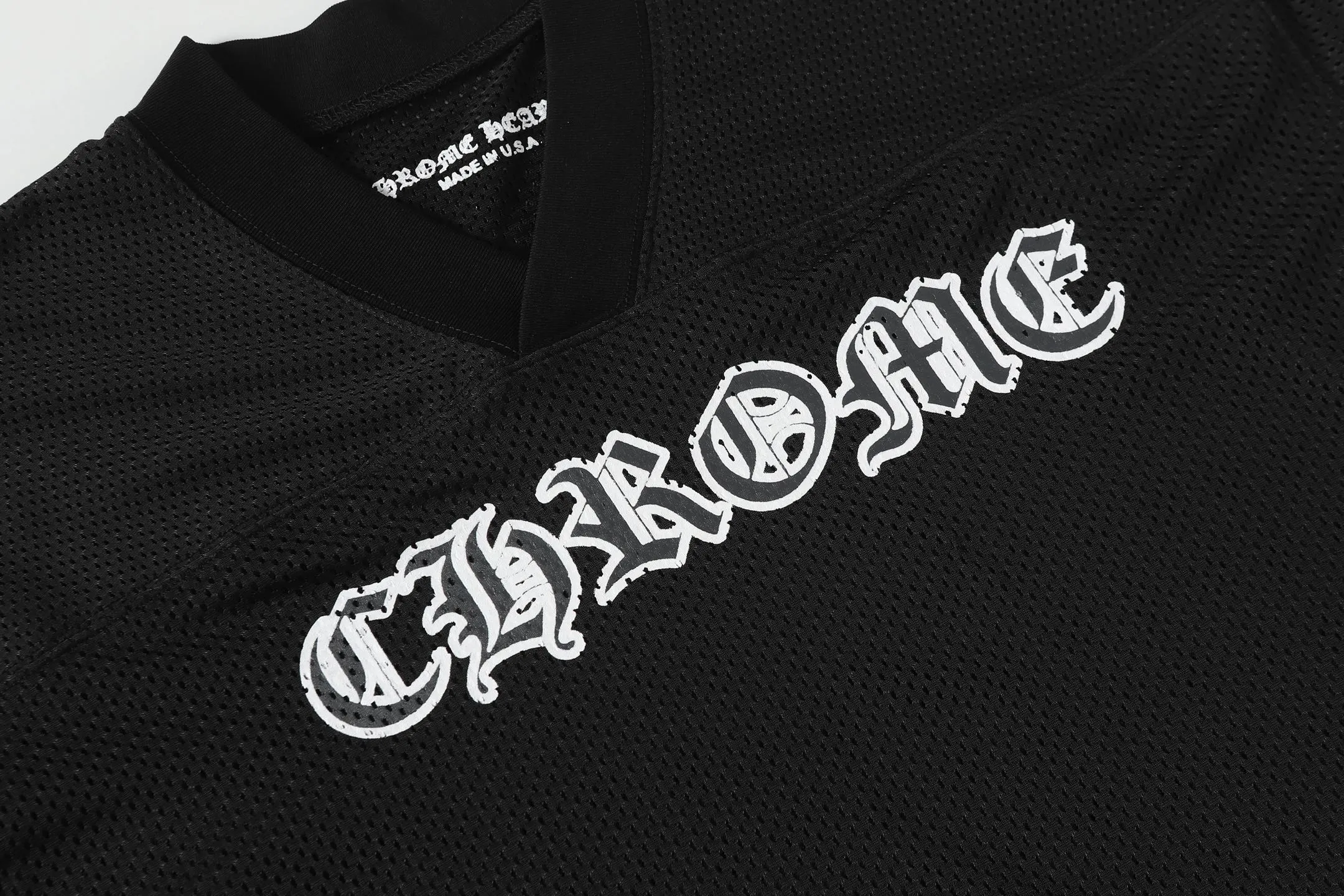 P160 Chrome Hearts CH Chrome Hearts popular Sanskrit printed mesh double-layer ice hockey jersey sports suit. Uses direct injection imported machine printing. Hardware and accessories are all milled and customized. Correct configuration. Black 2025 Chrome Hearts authentic packaging. 280 grams of custom-dyed double yarn cotton. Large version. Loose and stylish. Different from lower versions. Slim and long version with upper body and hips. 100% commitment: top quality. Not fast food. The highest version on the market. Top quality - different from ordinary versions on the market. If you care about quality, you should also respect the price. Absolutely 0 after-sales service and 0 return rate so far. It’s hard not to love the style - 280g double yarn cotton custom dyed fabric - Correct high-density main mark, washed tag, hand-sewn